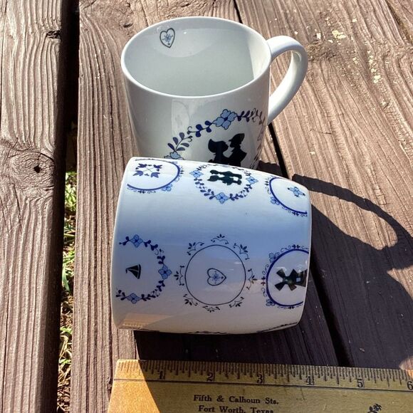 SVNRS Holland Delft-Style Kissing Dutch Mugs Pair 12oz Blue & White - Picture 5 of 5
